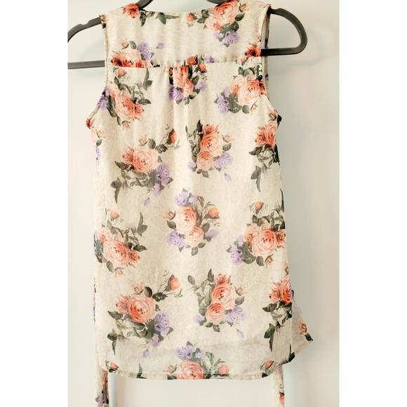 SUZY Shier sleeveless  top blouse with roses small - Picture 2 of 3